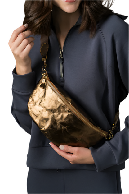 Sling Body Bag in bronze by Uashmama