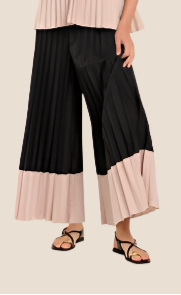 Pleated Pant in nero by BYU