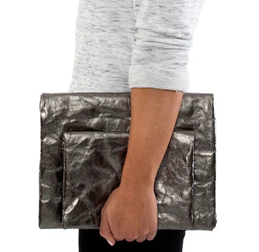 Maru Foldover Clutch in pewter by Uashmama