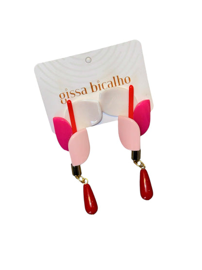 Acrylic Anthurium Earring in pink by Gissa Bicalho