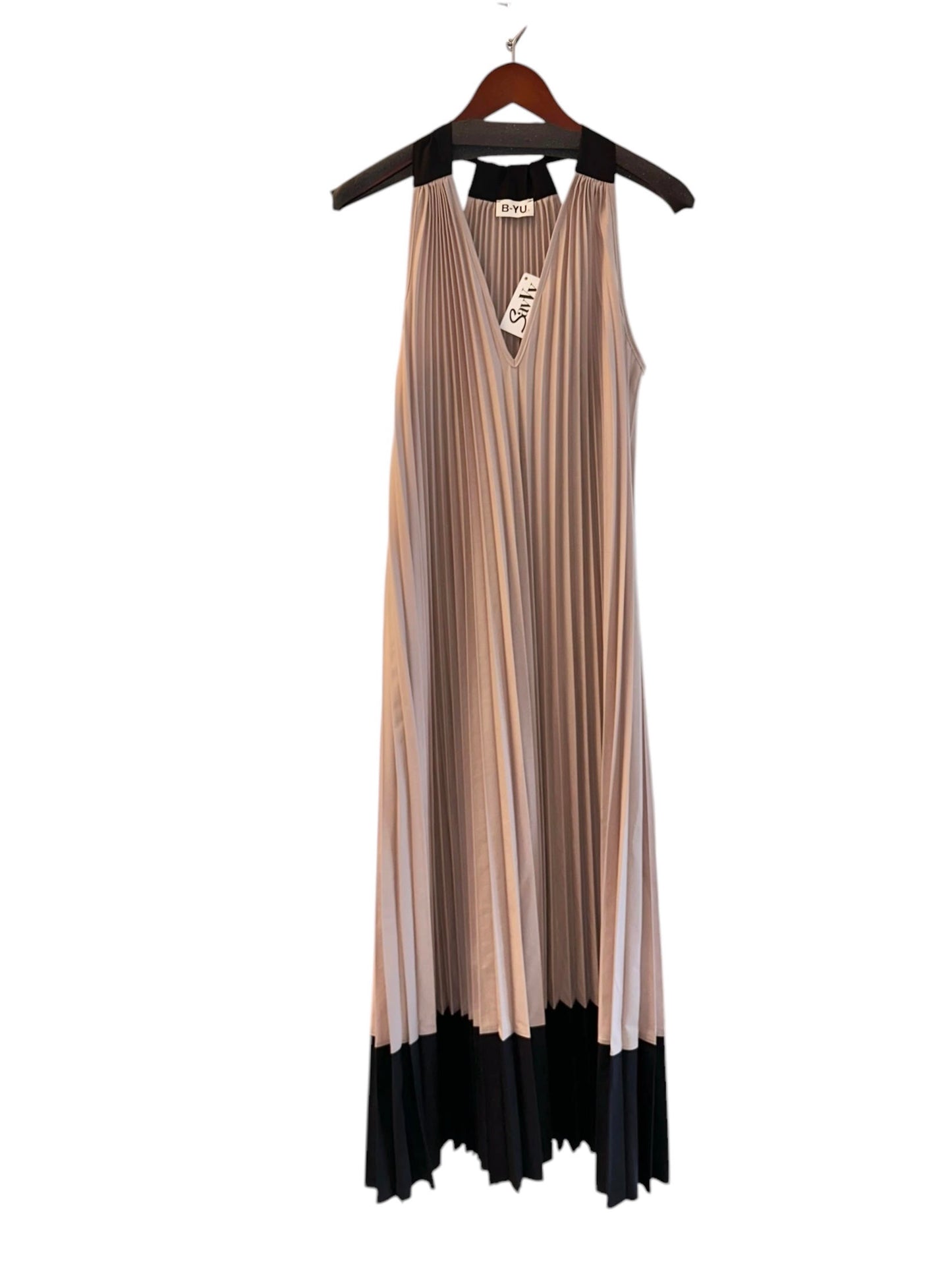 Tank Pleat Dress in sabbia by BYU